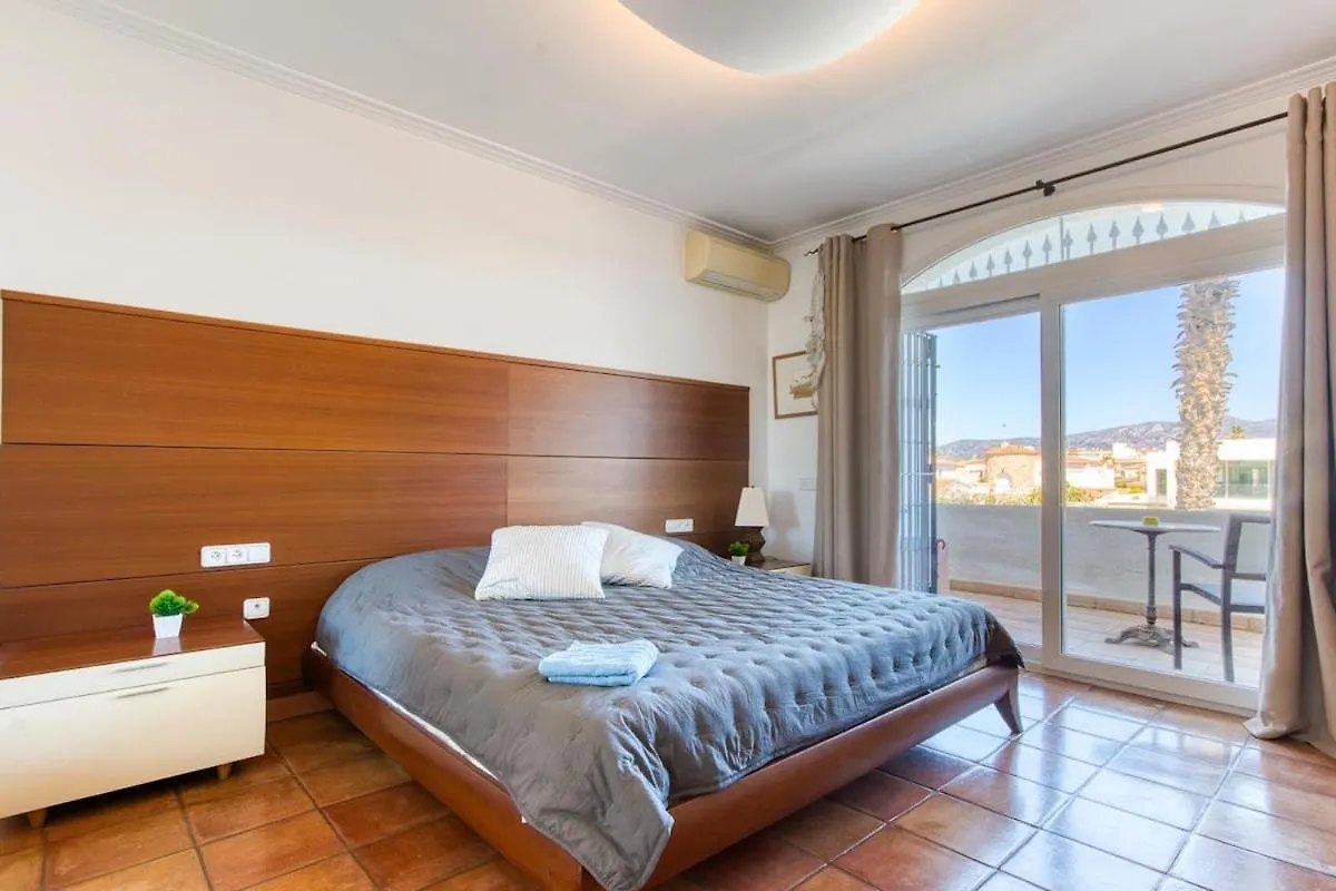 Villa De Lujo Con Amarre Y Piscina Tatil Evi