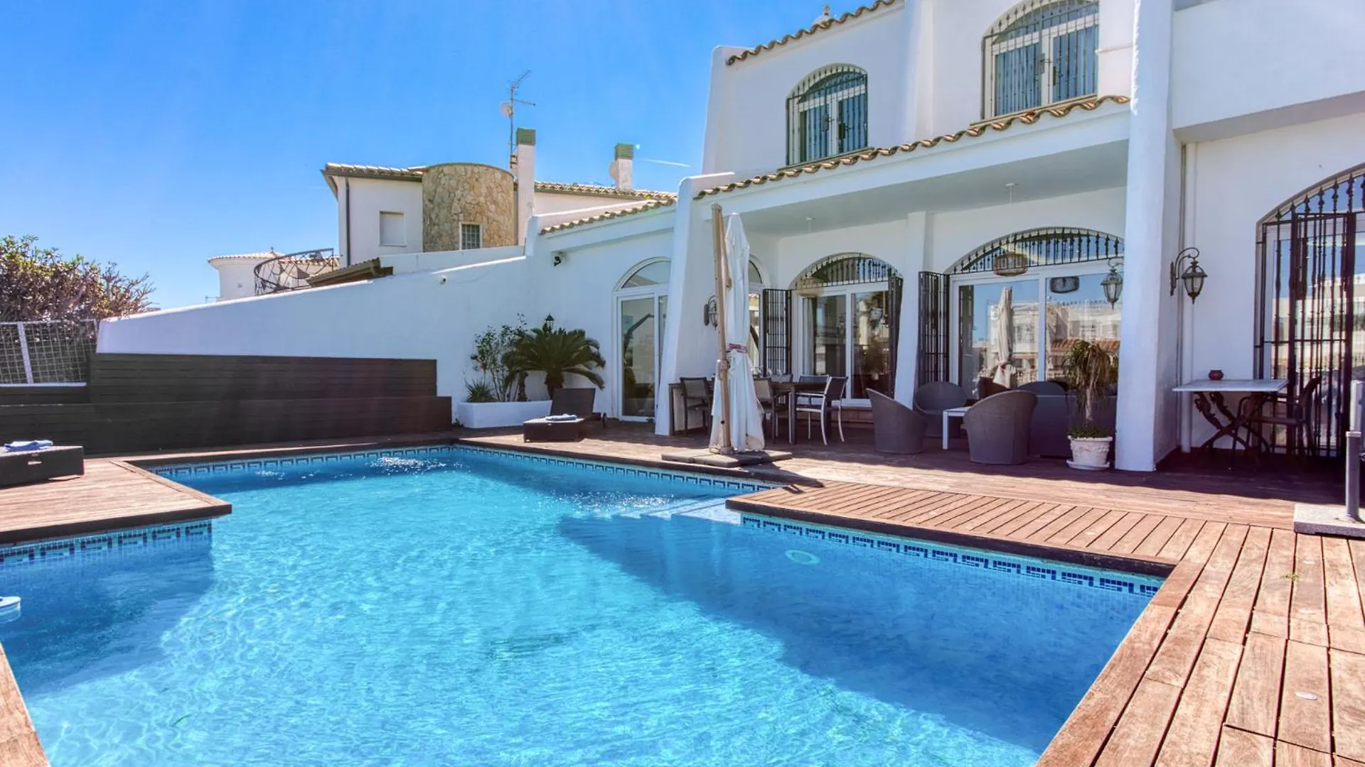 Villa De Lujo Con Amarre Y Piscina İspanya
